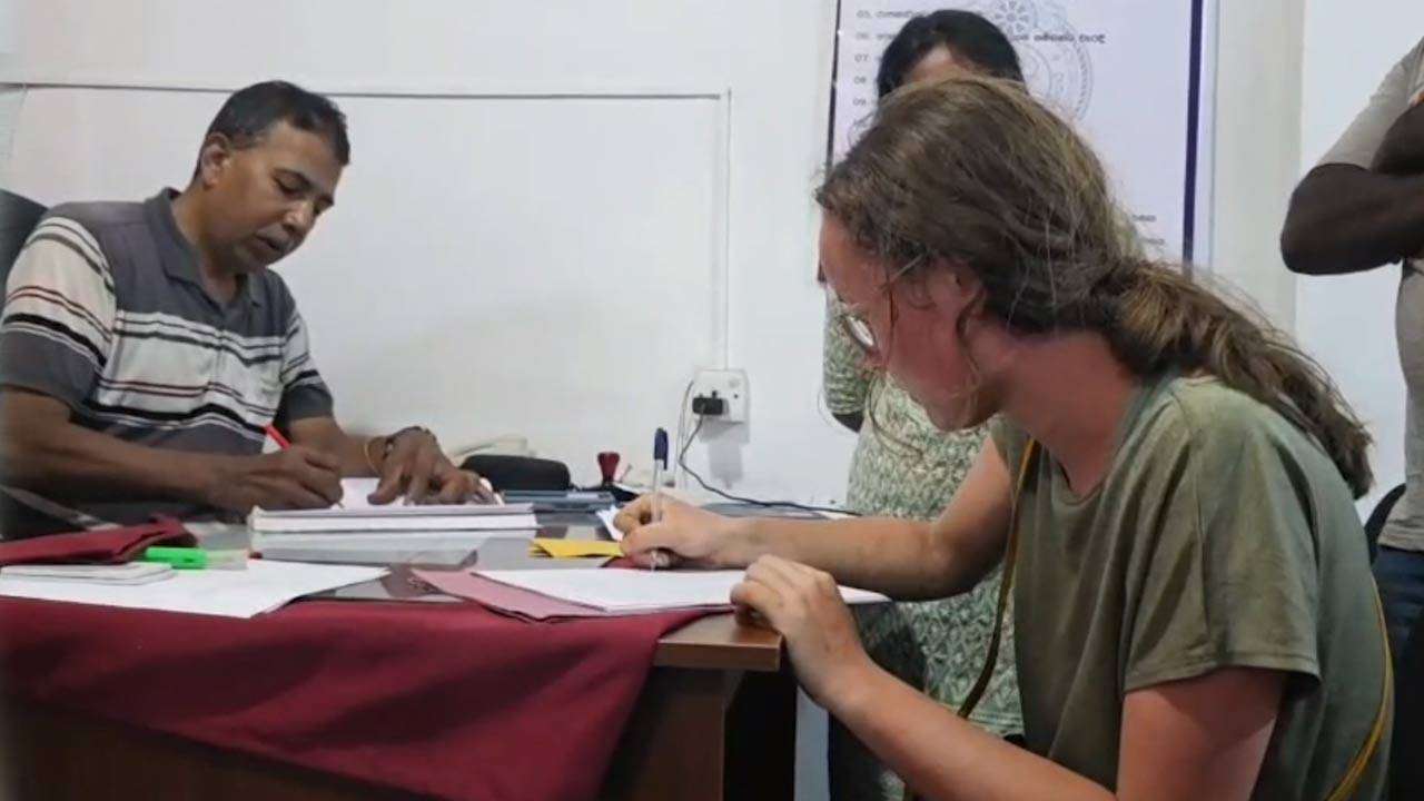 சிங்கிமலைக் காட்டில் சிக்கிய நெதர்லாந்து மாணவி மீட்பு