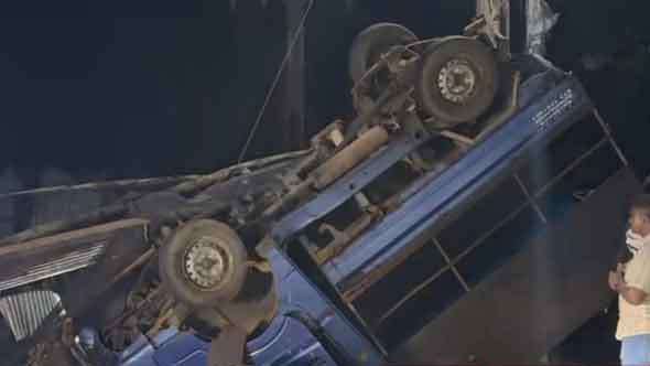 இரு லொறிகள் நேருக்கு நேர் மோதி விபத்து!