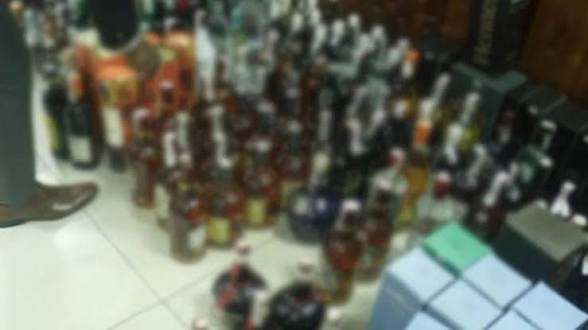 கொழும்பில் 2 கோடி பெறுமதியான வெளிநாட்டு மதுபானங்கள் பறிமுதல்