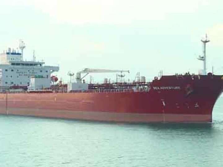 மின் உற்பத்திக்கான எரிபொருள் தாங்கிய கப்பல் நாட்டிற்கு