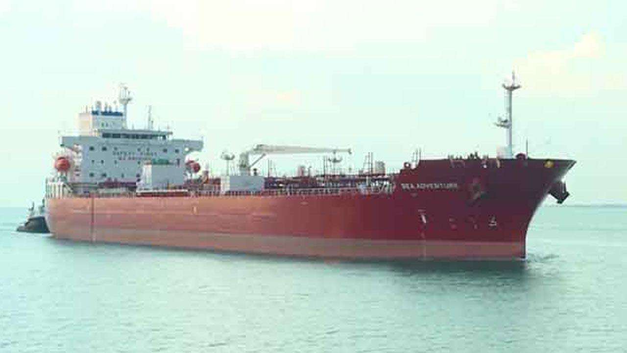 மின் உற்பத்திக்கான எரிபொருள் தாங்கிய கப்பல் நாட்டிற்கு