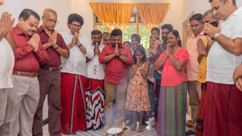 அரச இழப்பீட்டில் கட்டப்பட்ட புதிய வீட்டில் ஜனாதிபதியுடன் புத்தாண்டு!