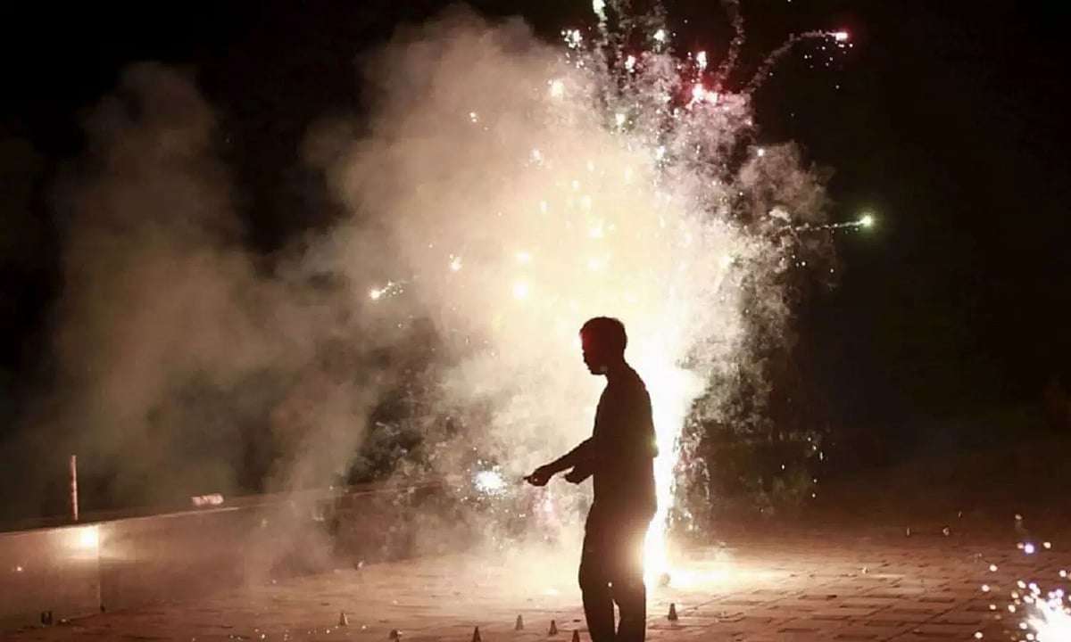 பட்டாசு சத்தத்திற்கு எதிர்ப்புத் தெரிவித்த பெண் மீது தாக்குதல்