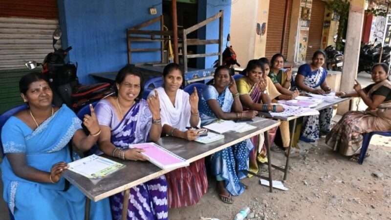 தமிழக சட்​டப்​பேர​வைத் தேர்​தல் வாக்​குப் ​பதிவு