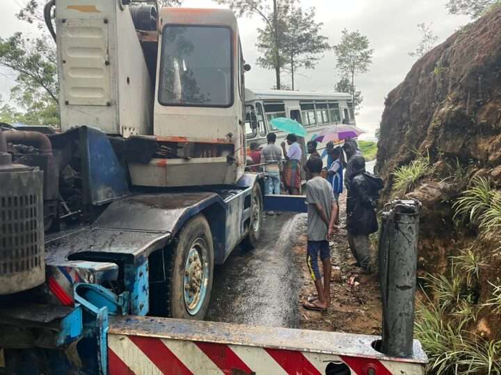 7மணித்தியாலயத்திற்கு பிறகு சீர் செய்யப்பட்ட போக்குவரத்து.