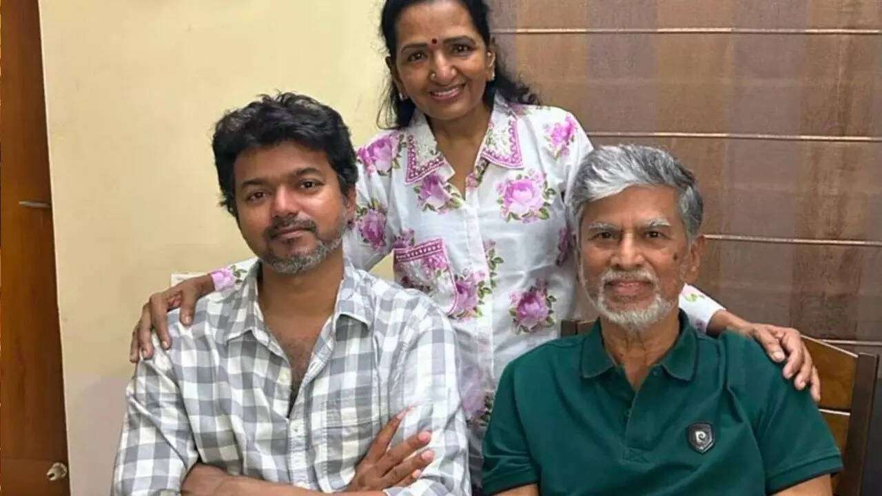 மக்கள் விஜய்யை தலைவராக பார்க்காமல் தங்களில் ஒருவராக பார்த்தனர்