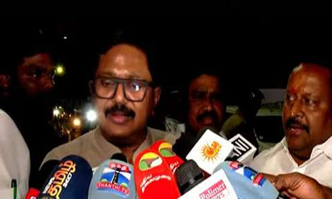 தமிழக அரசியலில் நள்ளிரவில் பரபரப்பு:கவர்னருக்கு போலி கடிதம்!