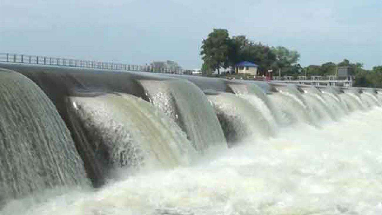 18 நீர்த்தேக்கங்கள் வான்பாய்வதாக அறிவிப்பு!