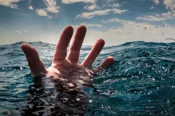 படகு கவிழ்ந்து இளைஞன் பலி