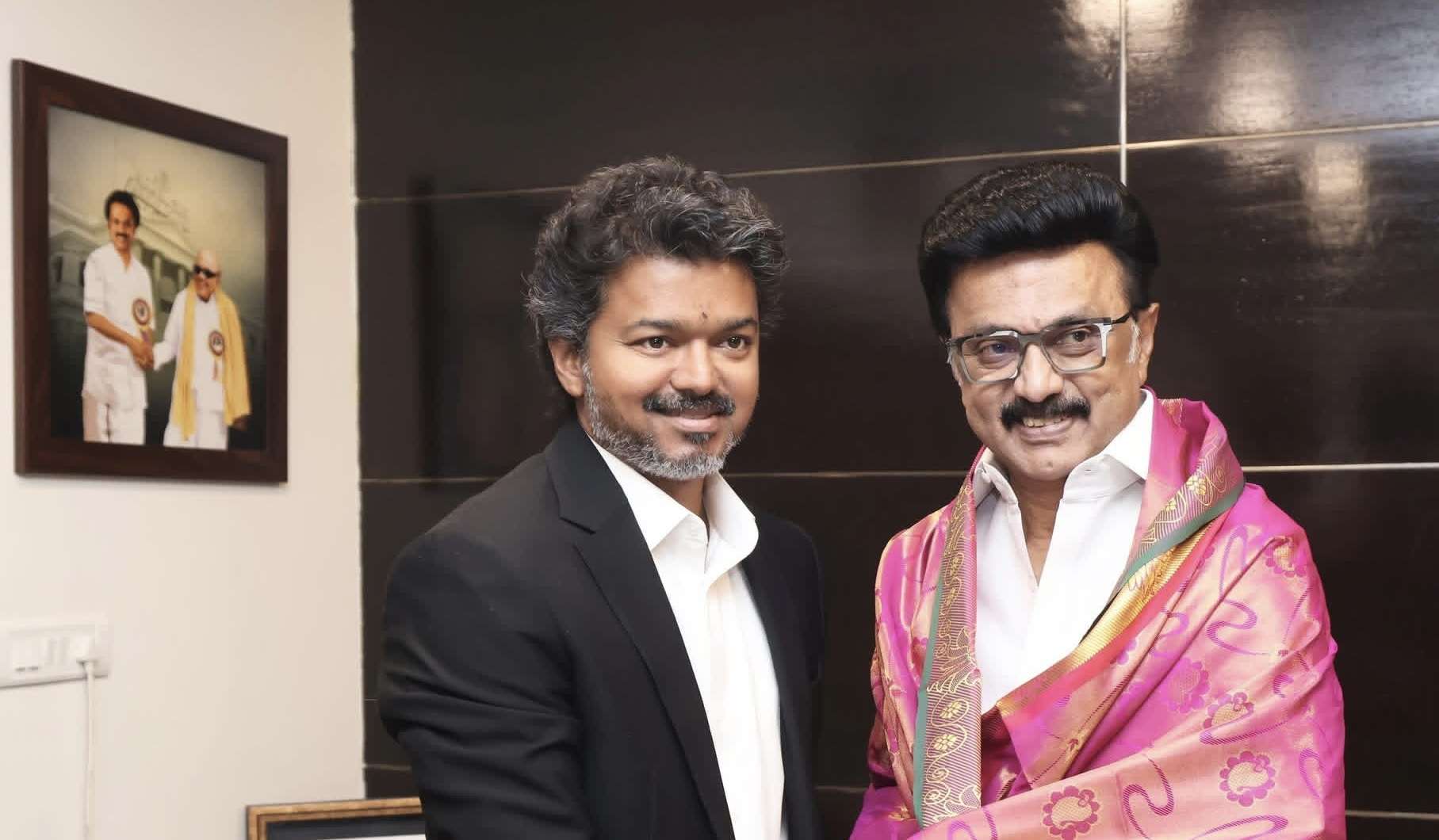 மு.க.ஸ்டாலினை நேரில் சந்தித்து வாழ்த்து பெற்ற முதல்வர் விஜய்!