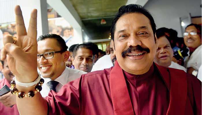இலஞ்ச ஊழல் விசாரணை ஆணைக்குழுவிலிருந்து வெளியேறினார் மஹிந்த!