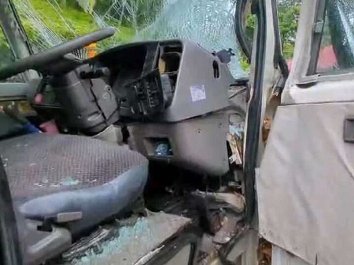 நோர்வூட்டில் பேருந்து விபத்து – மாணவர் காயம்