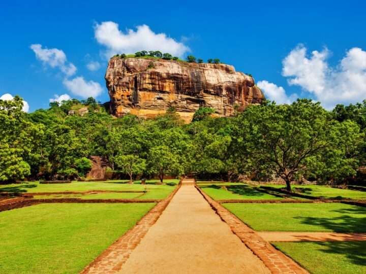 தினமும் 2,500 வெளிநாட்டு சுற்றுலாப் பயணிகளால் 25 மில்லியன் ரூபா வருமானம்