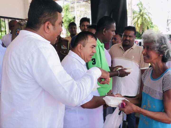 வெசாக் பௌர்ணமி தினத்தை முன்னிட்டு மாட்டாகொட உதைபந்தாட்டக் கழகத்தினால் 3வது ஆண்டாக அன்னதானம் வழங்கும் நிகழ்வு.