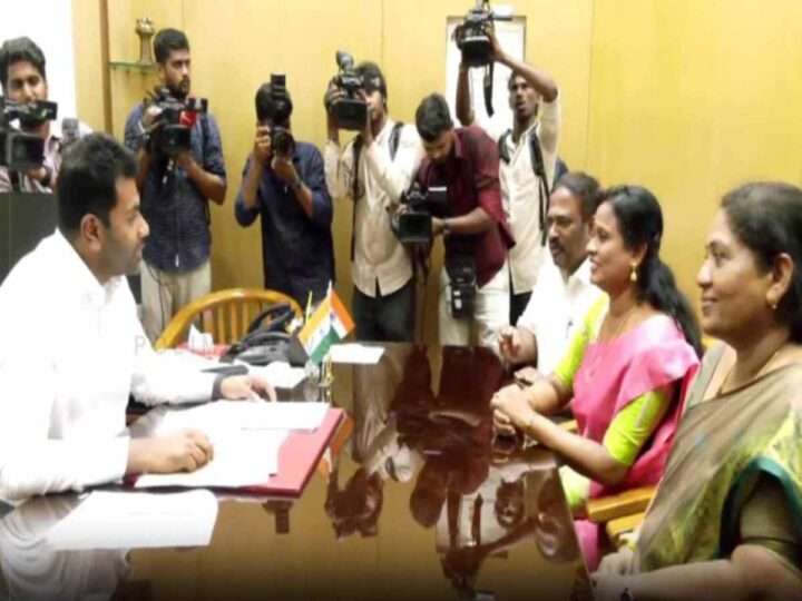 அதிமுக எம் எல் ஏக்கள் இராஜினாமா தவெகவில்  இணைந்தனர்
