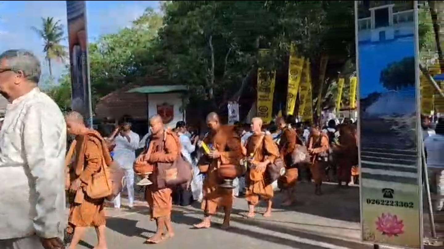 திருகோணமலையில் பக்திப் பெருக்குடன் தொடங்கிய ‘சியாம் தம்ம பாத யாத்திரை 2026