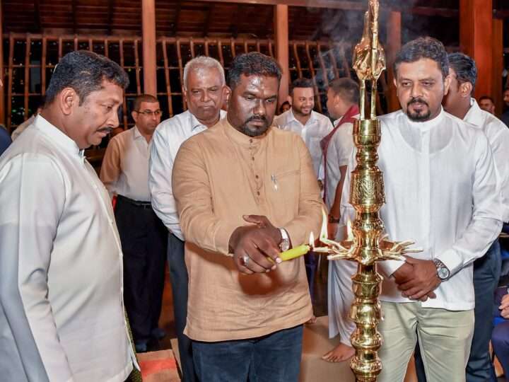 கொழும்பு கங்காராம விகாரையில் புத்த ரஷ்மி தேசிய வெசாக் வலையம்