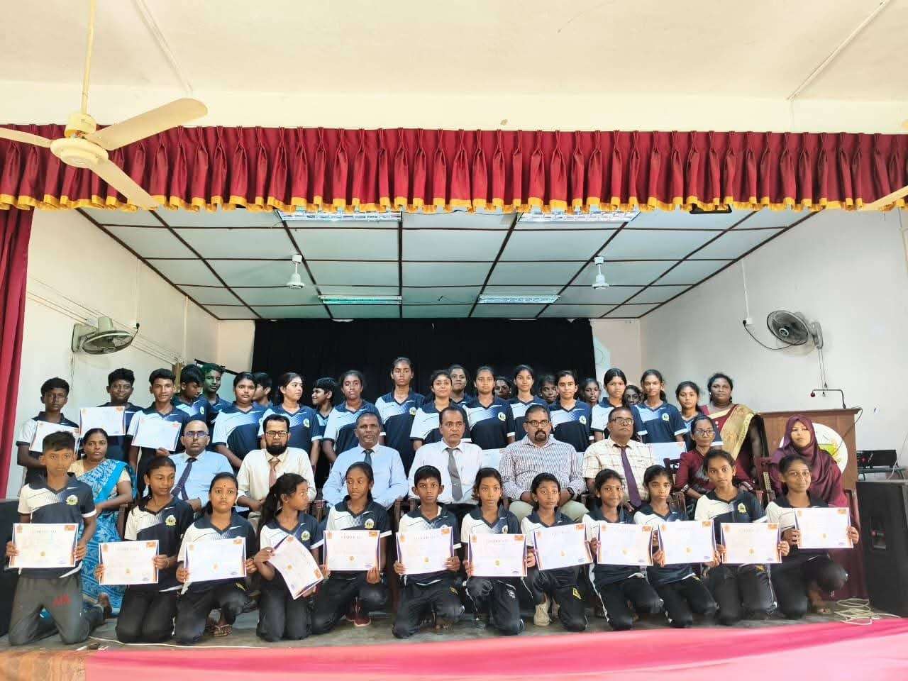 யோகா பாடநெறியை பூர்த்தி செய்த மாணவர்களுக்கு சான்றிதழ் வழங்கி வைப்பு!