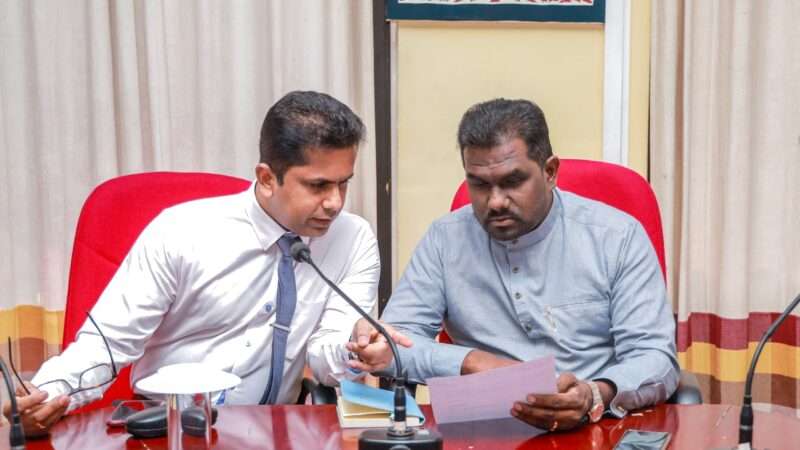 பிரதி அமைச்சர்    கேகாலை மாவட்ட பாடசாலைகளின் அதிபர்களுடன் கலந்துரையாடல்