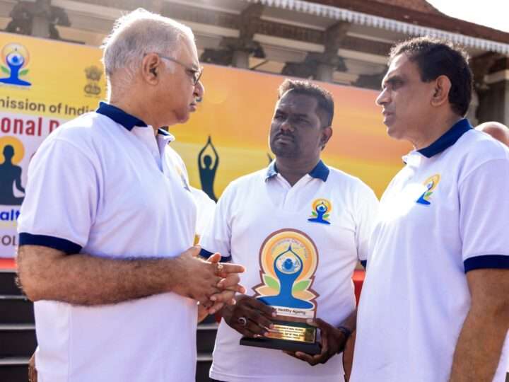 கொழும்பில் பிரமாண்டமாக நடைபாபெற்ற சர்வதேச யோகா தினம்