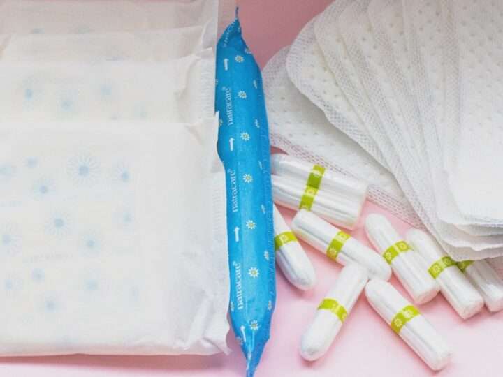 பெண்களுக்கான சுகாதார தயாரிப்புகளின் விலையை குறைக்க தேசிய அளவில் கோரிக்கை