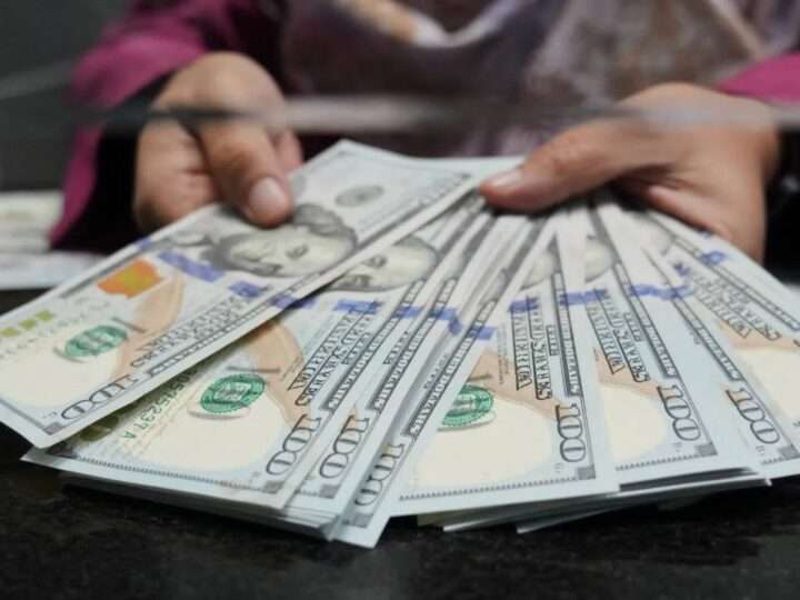 பல கோடி பெறுமதியான போலி டொலர்களுடன் பெண் ஒருவர் கைது