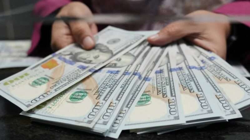 பல கோடி பெறுமதியான போலி டொலர்களுடன் பெண் ஒருவர் கைது