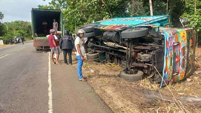 ஏ-9 வீதியில் கோர விபத்து: இருவர் பலி