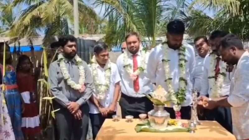 சொந்தமான இடம் அழகான வாழ்க்கை திட்டத்தின் கீழ் வீடுகள்