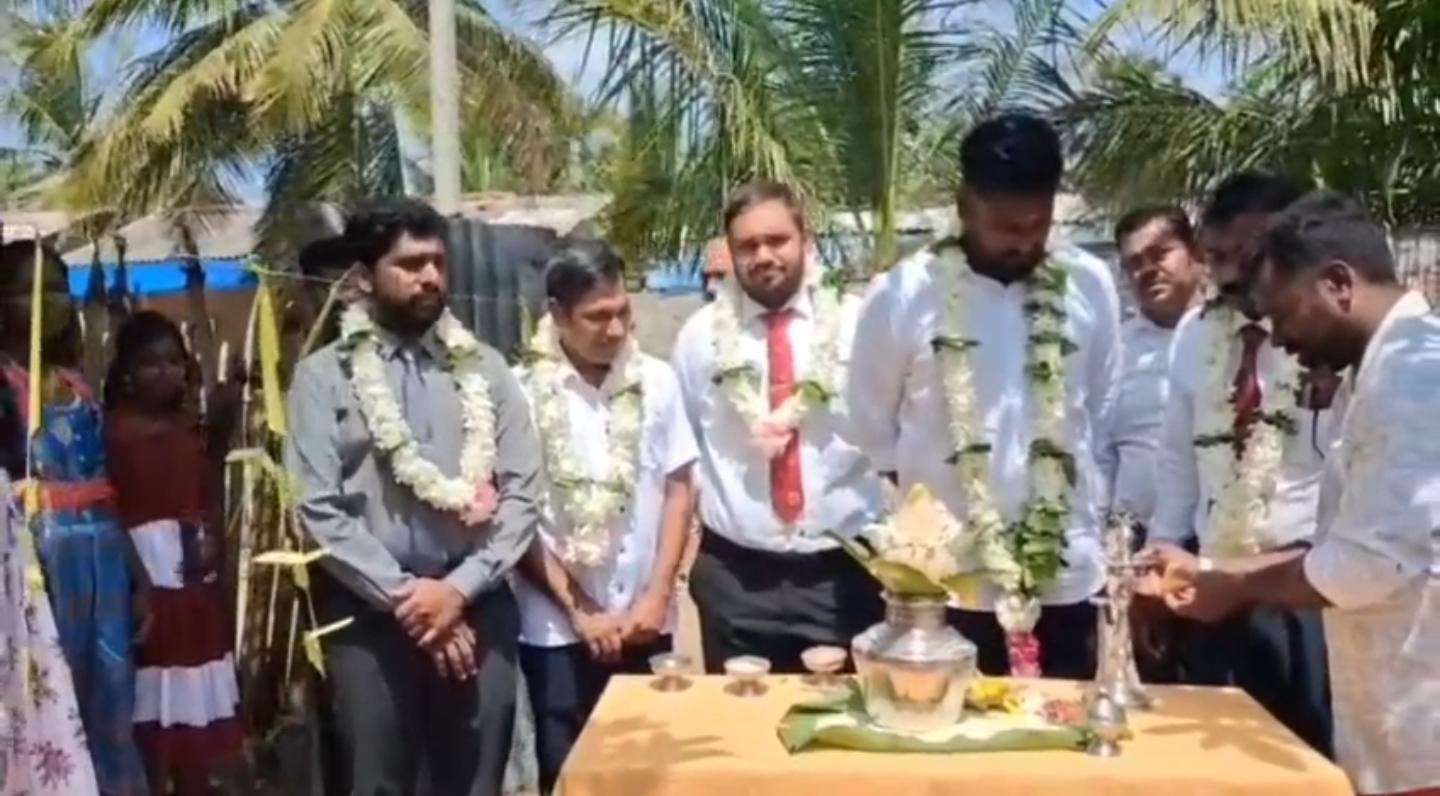 சொந்தமான இடம் அழகான வாழ்க்கை திட்டத்தின் கீழ் வீடுகள்