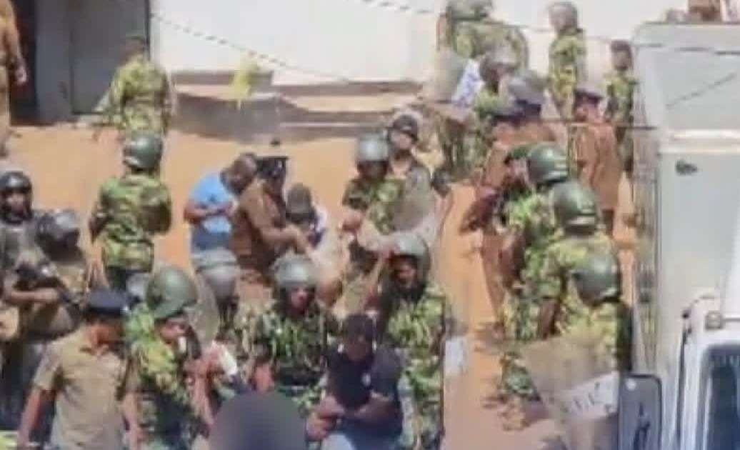 சிறைசாலை மோதல் :4 சிறை அதிகாரிகள் கொழும்பு தேசிய மருத்துவமனைக்கு!