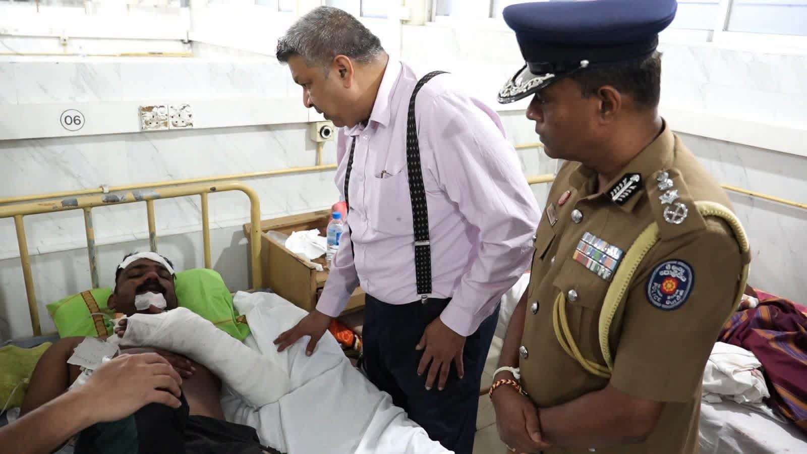 சிறை கலவரம்; காயமடைந்த அதிகாரிகளை நேரில் சந்தித்த அமைச்சர் ஹர்ஷன