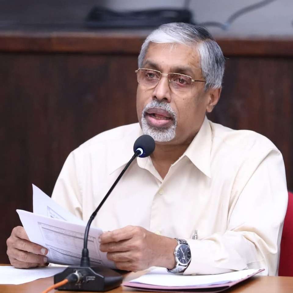 மத்திய மாகாண ஆளுநர் சரத் அபேகோன் பதவி விலகல்!