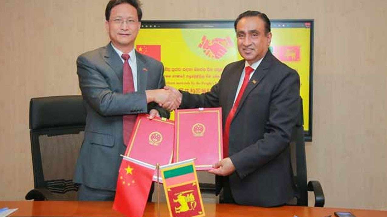மாணவர்களுக்கான சீருடையை அன்பளிப்பு செய்த சீனா