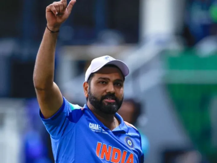 வரலாற்று சதத்துடன் ஓய்வு வதந்திகளுக்கு முற்றுப்புள்ளி வைத்த ரோகித்
