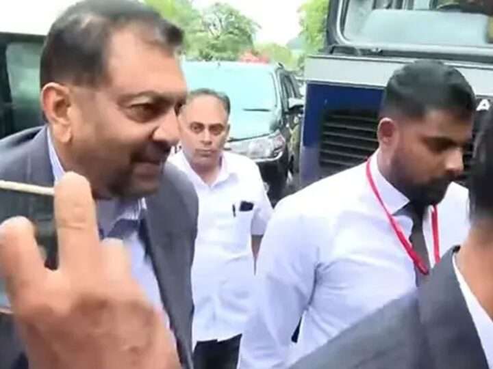 முன்னாள் கடற்படைத் தளபதி வசந்த கரன்னாகொடவிற்கு பிணை