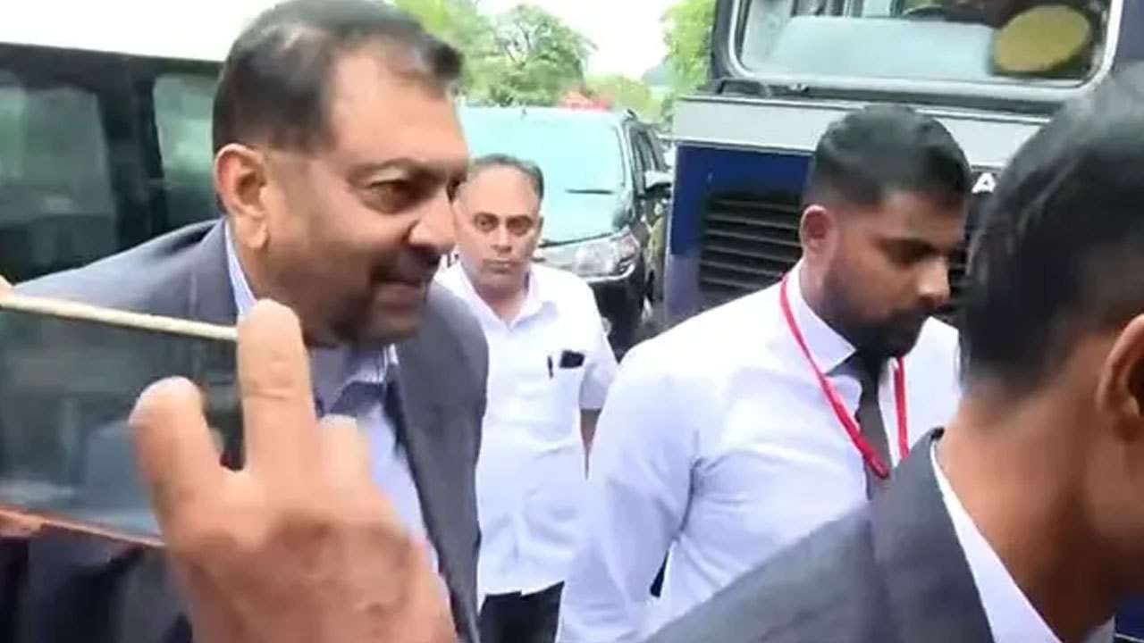 முன்னாள் கடற்படைத் தளபதி வசந்த கரன்னாகொடவிற்கு பிணை