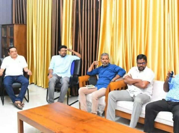 முஸ்லிம் காங்கிரஸ் மத்திய குழுத் தலைவருக்கும் மாவட்ட செயலாளருக்கும் இடையே மோதல்!