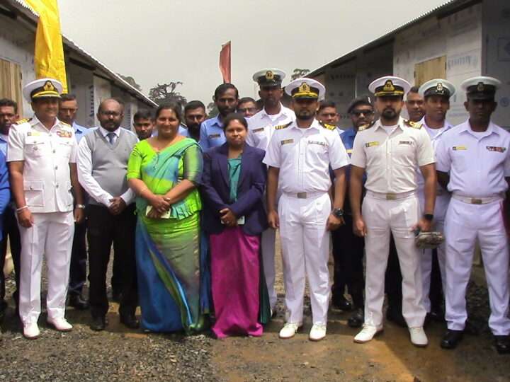 8 மாதங்களாக நிவாரண முகாமில் தங்கியிருந்த 35 குடும்பங்களுக்கு தற்காலிக வீடுகள் கையளிப்பு