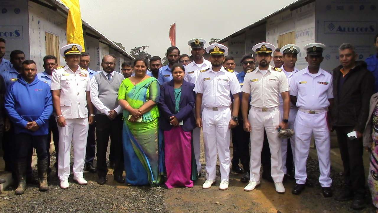8 மாதங்களாக நிவாரண முகாமில் தங்கியிருந்த 35 குடும்பங்களுக்கு தற்காலிக வீடுகள் கையளிப்பு