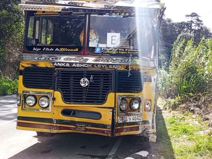 நுவரெலியாவில் சுற்றுலா பேருந்து விபத்து – ஒருவர் உயிரிழப்பு