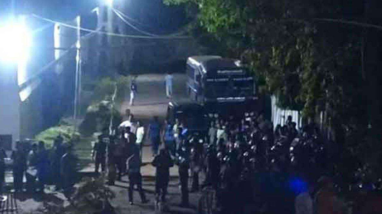 புதிய மெகசின் சிறைச்சாலையில் அமைதியின்மை – 11 பேர் காயம்