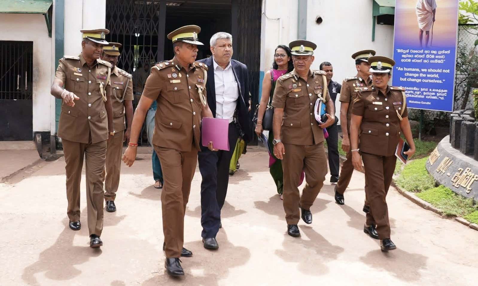 சிறைச்சாலைகளில் கைதிகள் எதிர்கொள்ளும் பிரச்சினைகள் குறித்து அமைச்சர் நேரில் ஆய்வு