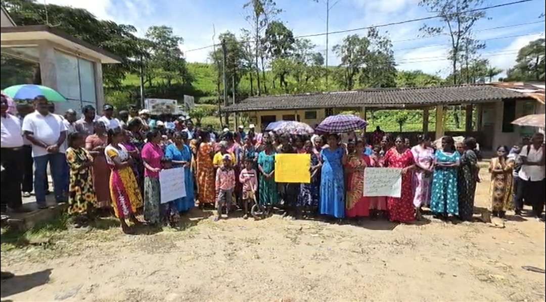 கொட்டகலை லொக்கில் தோட்டத்தில் புதிய மர ஆலை அமைப்பதற்கு எதிராக தோட்டத் தொழிலாளர்கள் போராட்டம்!