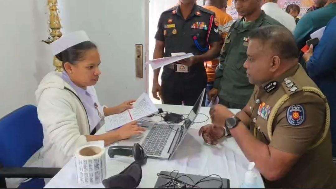 160ஆவது பொலிஸ் தினம்: ஹட்டனில் பொலிஸாரும் பொதுமக்களும் இணைந்து நடத்திய விசேட இரத்ததான முகாம்!
