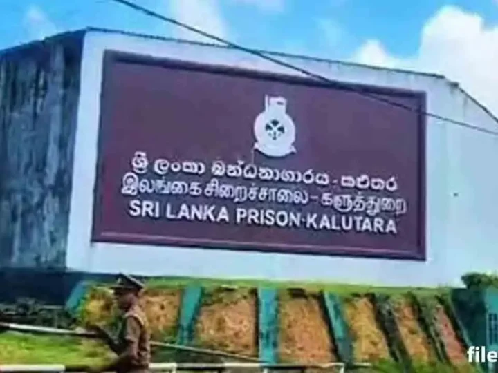 வானத்தை நோக்கி துப்பாக்கிச் சூடு!
