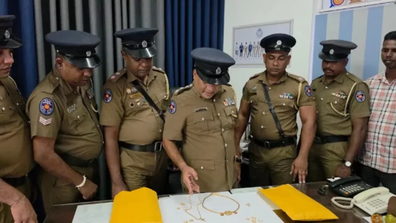 யாழ்ப்பாணத்தில் வீடு உடைத்து 18 பவுன் நகை கொள்ளை!